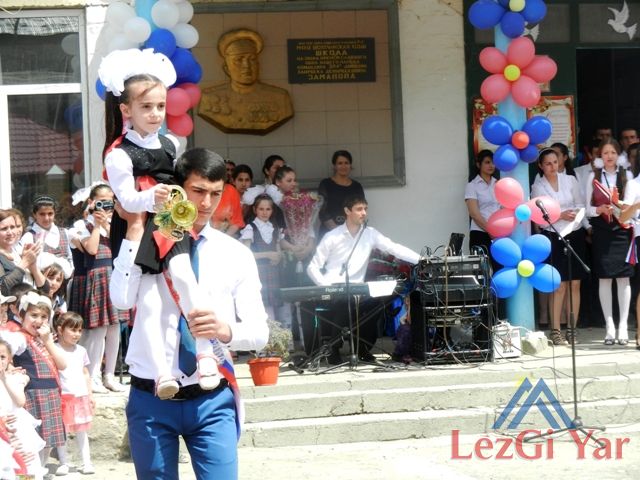 В школах Дагестана прозвенел «последний звонок» (Фото)