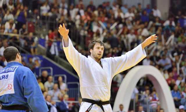 Лезгинский богатырь Ренат Саидов выиграл золотую медаль за 34 секунды