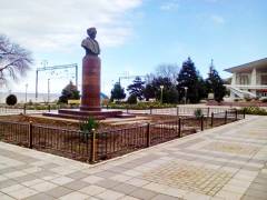 Памятник Сулейману Стальскому огражден (Баркалла ЛезгиЯр)