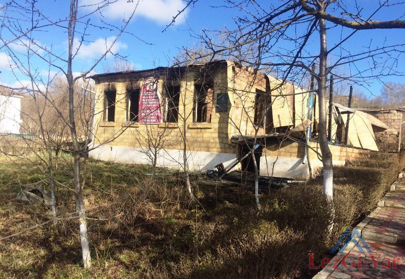 Срочно! В селении Ашага-стал подожгли уникальный дом-музей Сулеймана Стальского (Видео)