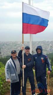 Депутат ГД Мамед Абасов поздравил ветеранов (водружение флага)