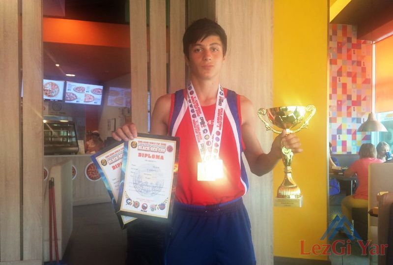 Лезгинский боец Марат Эмирбеков стал побе­дителем Кубка мира (Видео)
