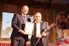 Малик Баглиев наградил учителей