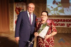 Малик Баглиев наградил учителей