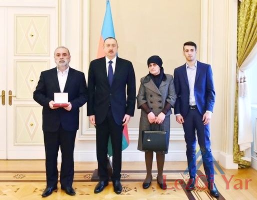 Ильхам Алиев подарил семье героя трехкомнатную квартиру в Баку и участок в Кусарах