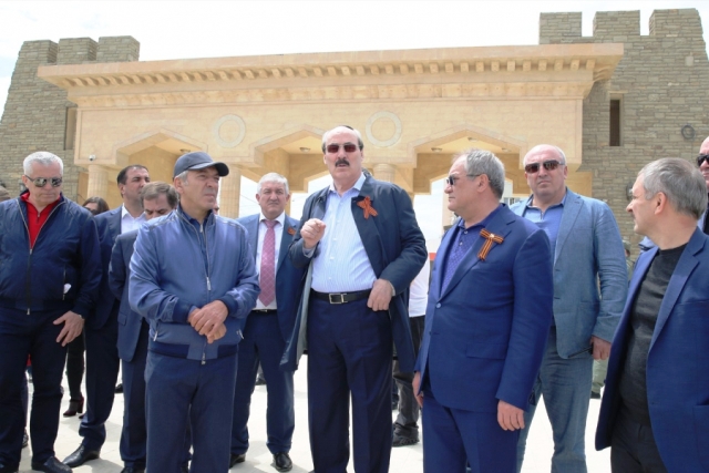 Глава Дагестана и мэр Дербента обсудили строительство набережной