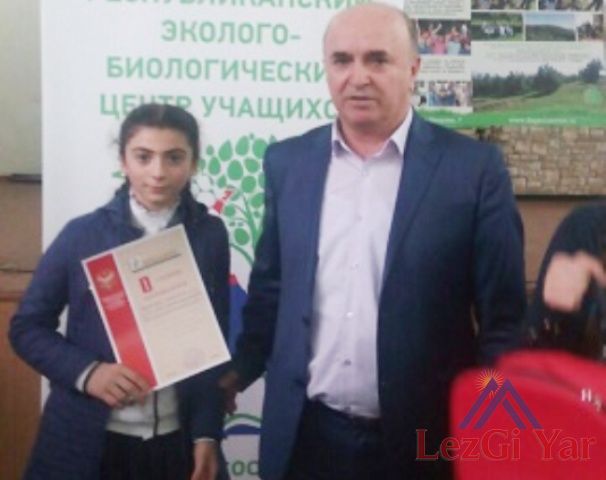 Пятиклассница Гюрюпери Гаджиева награждена дипломом 1 степени Министерства образования и науки РД