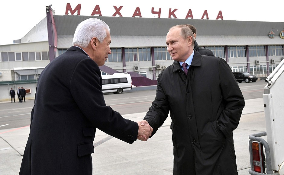 Путин встретился с дагестанцами, провел совещание в Махачкале и отчитал Васильева (Видео)