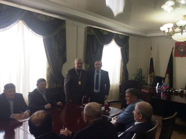 Впервые, первым почетным гражданином Докузпаринского района стал Завир Абдулкеримов