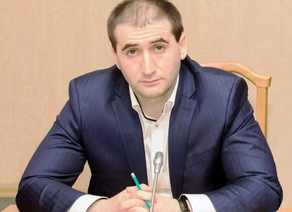 Марат Алияров тоже поможет деньгами в ремонте родной школы