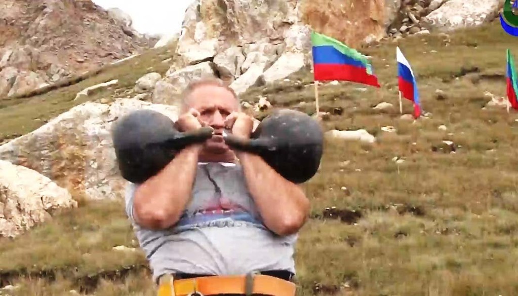 Лезгинский силач Эмин Ибрагимов установил необычный рекорд