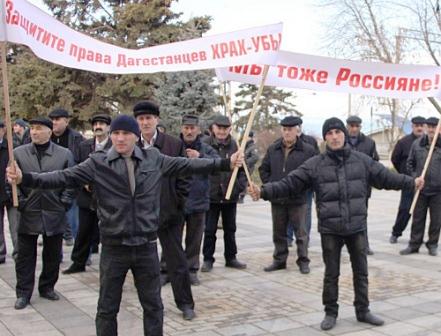 В Махачкале состоялась акция протеста. Организаторы требуют оставить Храх-Убу в составе РФ
