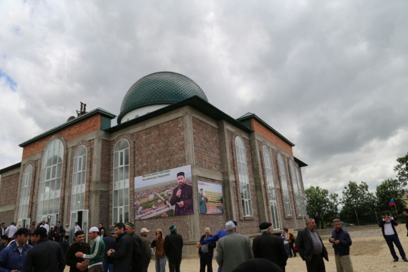 В Куруше открыли центральную мечеть имени Мухаммада Хидирова.
