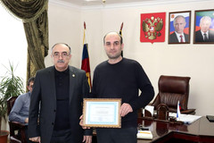 Абдурагим Алискеров наградил отличившихся докузпаринцев