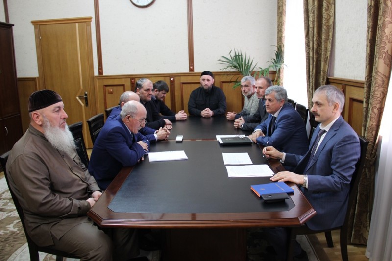 Энрик Муслимов встретился с чеченцами Дагестана