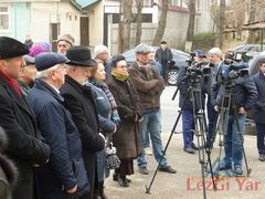 В Махачкале открыли мемориальную доску корифею советско-российской журналистики Декабрю Бейбутову