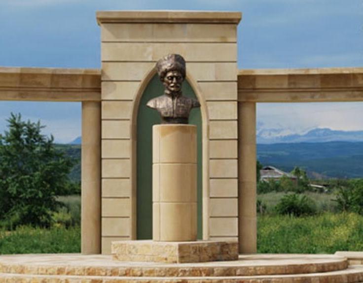 Меценаты построили три памятника героям ВОВ в Сулейман-Стальском районе