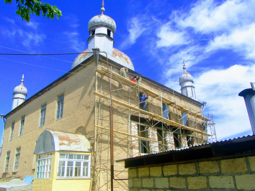 В селе Хиль начался ремонт древней мечети, напоминающий знаменитый Тадж-Махал.