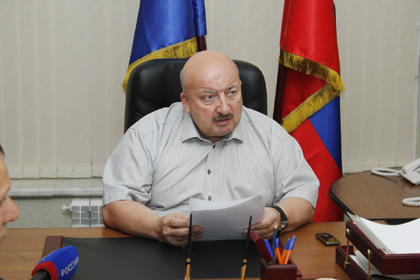 Гаджимет Сафаралиев предложил перенести начало учебного года