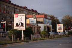 Дербент – это единственный город в России, где рекламные компании абсолютно бесплатно помещают фотографии участников войны