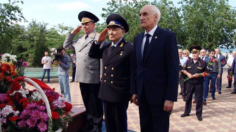 Рамазан Джафаров почтил память Героев России