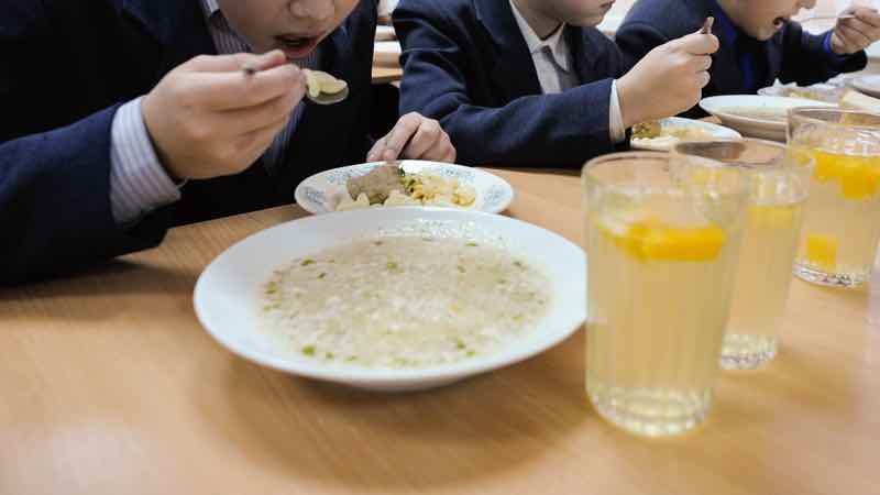 В Икринской школе травили детей некачественной едой