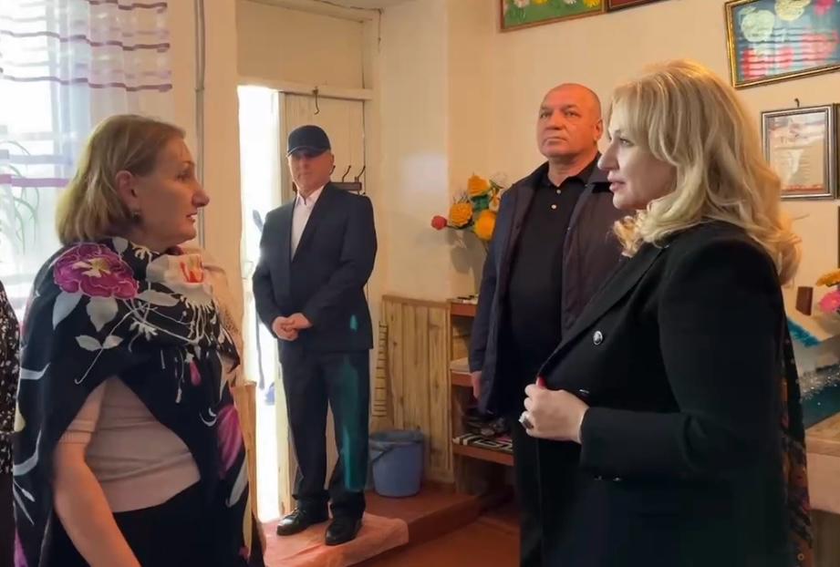 Зарема Бутаева посетила Детскую школу искусств и Дом культуры в Курахе